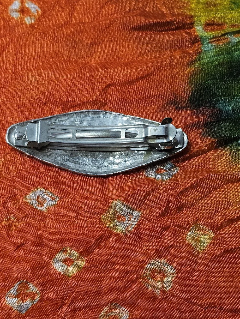 Silver-Tone Vintage 1990s Egyptian Eye Accent Hair Clip